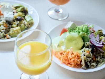 leckeres buffet mit regionalen zutaten